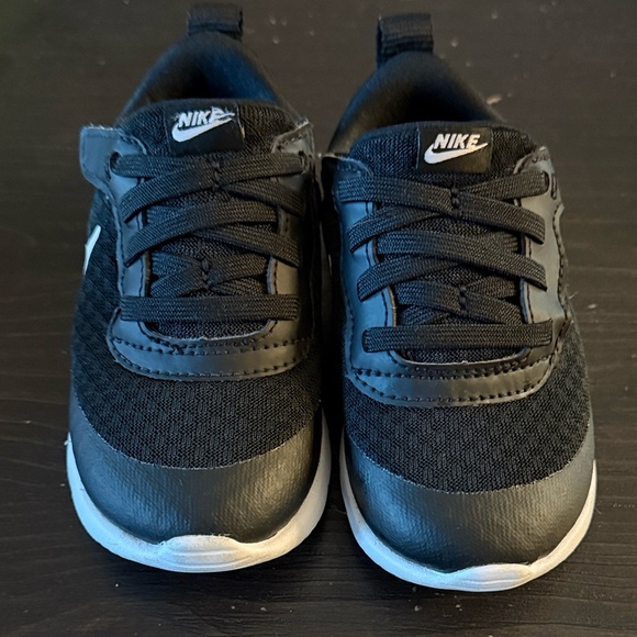 Nike Kids Black and White Sneakers - Picture 2 of 4